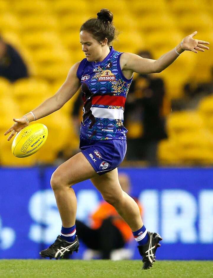 AFL 2016 Womens - Western Bulldogs v Western Australia MELBOURNE, AUSTRALIA - JUNE 05: Emma Kearney of the Bulldogs in action during the 2016 AFL Womens match between Western Bulldogs and Western Australia at Etihad Stadium on June 05, 2016 in Melbourne, Australia. (Photo by Adam Trafford/AFL Media)